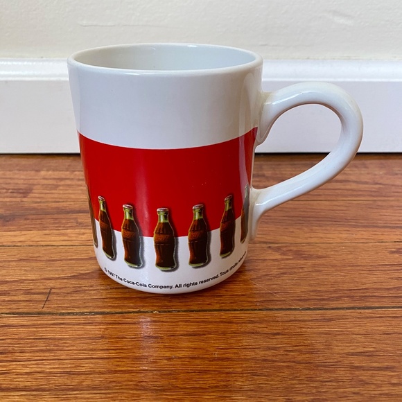 Set of 3 1997 Coca-Cola® Collector Mugs - Picture 6 of 16